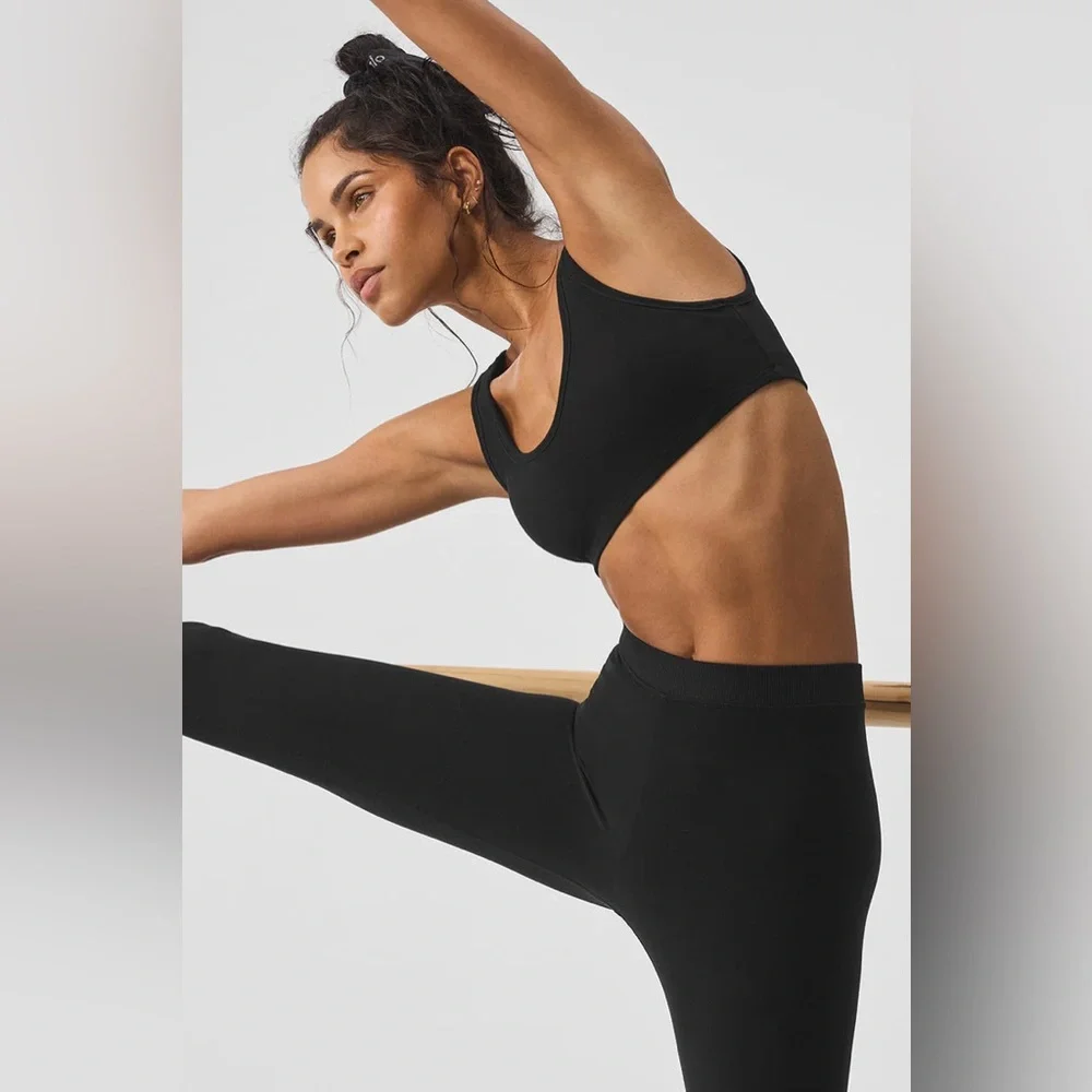 ALO YOGA | ✨NEW✨ Alosoft Center Stage Bra in Black